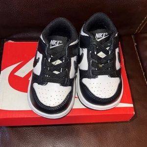Infant panda dunks 🐼👶🏽